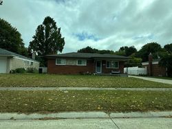 Pre-foreclosure in  TYLER DR Sterling Heights, MI 48310