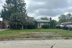 Pre-foreclosure in  VIRGINIA DR Warren, MI 48091