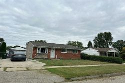 Pre-foreclosure in  DOCKSIN DR Sterling Heights, MI 48313