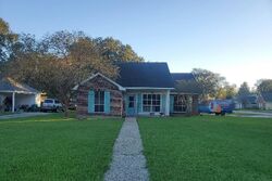 Pre-foreclosure in  MEADOW CROSSING DR Walker, LA 70785