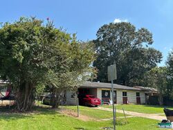 Pre-foreclosure in  DOC DUHON ST Lafayette, LA 70501