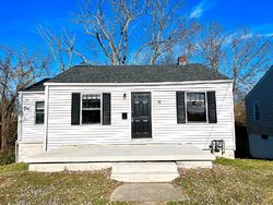 Pre-foreclosure in  LUCAS ST Florence, KY 41042