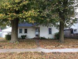 Pre-foreclosure in  N 8TH AVE Washington, IA 52353