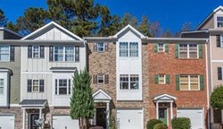 Pre-foreclosure in  LAUREN PARC RD Decatur, GA 30032