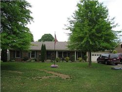 Pre-foreclosure in  COURTWOOD ST Florence, AL 35634