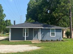 Pre-foreclosure in  COLEMAN ST Clute, TX 77531