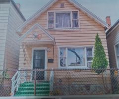 Pre-foreclosure in  W MADISON ST Milwaukee, WI 53204