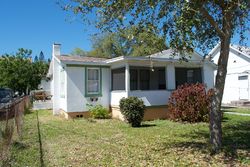 Pre-foreclosure in  DIXIE AVE Sarasota, FL 34234
