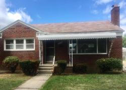 Pre-foreclosure in  ROSCOMMON ST Harper Woods, MI 48225