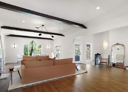 Pre-foreclosure in  RED OAK DR Los Angeles, CA 90068