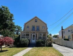 Pre-foreclosure in  ROSE AVE Glen Cove, NY 11542