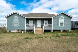 Pre-foreclosure in  RUSTIC OAK LN Rockport, TX 78382