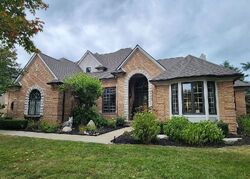 Pre-foreclosure in  OVERLOOK DR Oxford, MI 48371