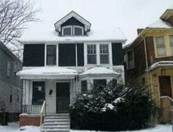 Pre-foreclosure in  E MAPLE RD Troy, MI 48083