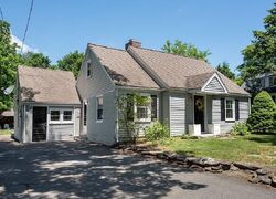 Pre-foreclosure in  SOUTH RD Farmington, CT 06032