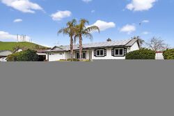 Pre-foreclosure in  KINGSWOOD DR Pittsburg, CA 94565