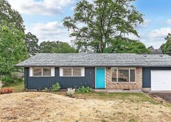 Pre-foreclosure in  TUALATIN ST Saint Helens, OR 97051