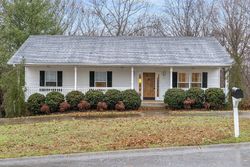 Pre-foreclosure in  ACORN DR Clarksville, TN 37043