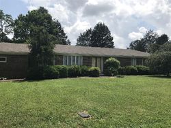 Pre-foreclosure in  LAKEVIEW DR Decherd, TN 37324