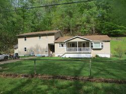 Pre-foreclosure in  VALLEY GROVE RD Charleston, WV 25311
