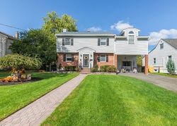 Pre-foreclosure in  WINDING WAY Pompton Plains, NJ 07444