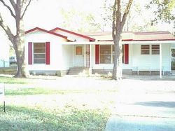 Pre-foreclosure in  CIRCLE DR Arlington, TX 76010