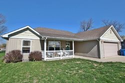 Pre-foreclosure in  N HENRY CLAY BLVD Ashland, MO 65010