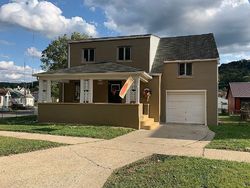 Pre-foreclosure in  HUGHES ST Huntington, WV 25704