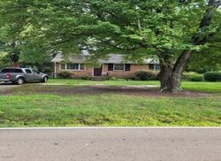 Pre-foreclosure in  ORCUTT LN Richmond, VA 23224