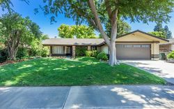 Pre-foreclosure in  LAVERNE AVE Clovis, CA 93611