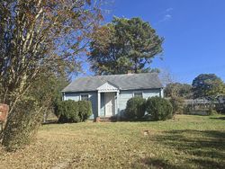 Pre-foreclosure in  DUNCAN LN Virginia Beach, VA 23455