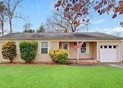 Pre-foreclosure in  LEAF AVE Central Islip, NY 11722