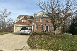 Pre-foreclosure in  CRESTWOOD CT Rochester, MI 48306