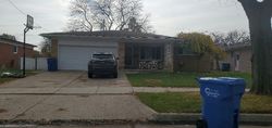 Pre-foreclosure in  CASTLE AVE Warren, MI 48088