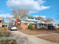 Pre-foreclosure in  RECREATION ST Saint Clair Shores, MI 48082