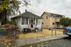 Pre-foreclosure Listing in FRANKLIN AVE SUNNYSIDE, WA 98944