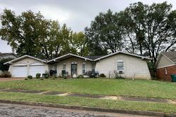 Pre-foreclosure in  WOODDALE AVE Memphis, TN 38115