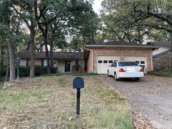 Pre-foreclosure in  VALLEYCREST DR Arlington, TX 76013