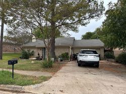 Pre-foreclosure in  NELWIN PL Arlington, TX 76016