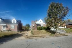 Pre-foreclosure in  OAKRIDGE BLVD Saint Louis, MO 63121