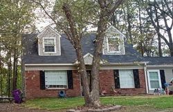 Pre-foreclosure in  WOODVALE LN Benton, AR 72015
