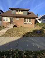 Pre-foreclosure in  N 20TH ST Milwaukee, WI 53206