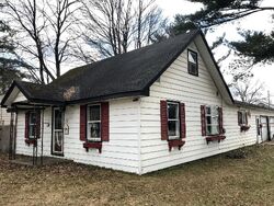 Pre-foreclosure in  S COURT AVE Gaylord, MI 49735