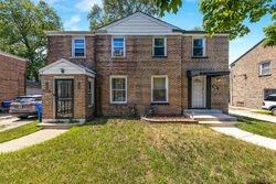 Pre-foreclosure in  S HOXIE AVE Chicago, IL 60617