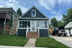 Pre-foreclosure in  6TH ST La Salle, IL 61301