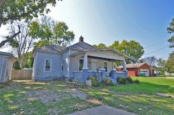 Pre-foreclosure in  W BRIDGE ST Streator, IL 61364