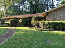 Pre-foreclosure in  AUTUMN OAKS DR Jackson, MS 39211