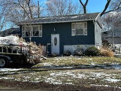 Pre-foreclosure in  E 6TH ST N Independence, MO 64056