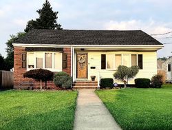 Pre-foreclosure in  DESOTA AVE Woodbridge, NJ 07095