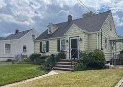 Pre-foreclosure in  GRADY DR Woodbridge, NJ 07095